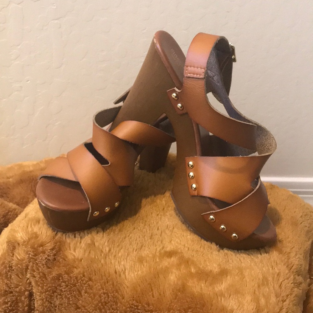 🌺Very comfy women’s sandals with high here’s 💋